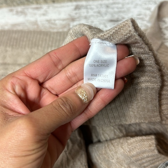 Coco Carmen sweater vest top O/S NWT - Picture 4 of 7